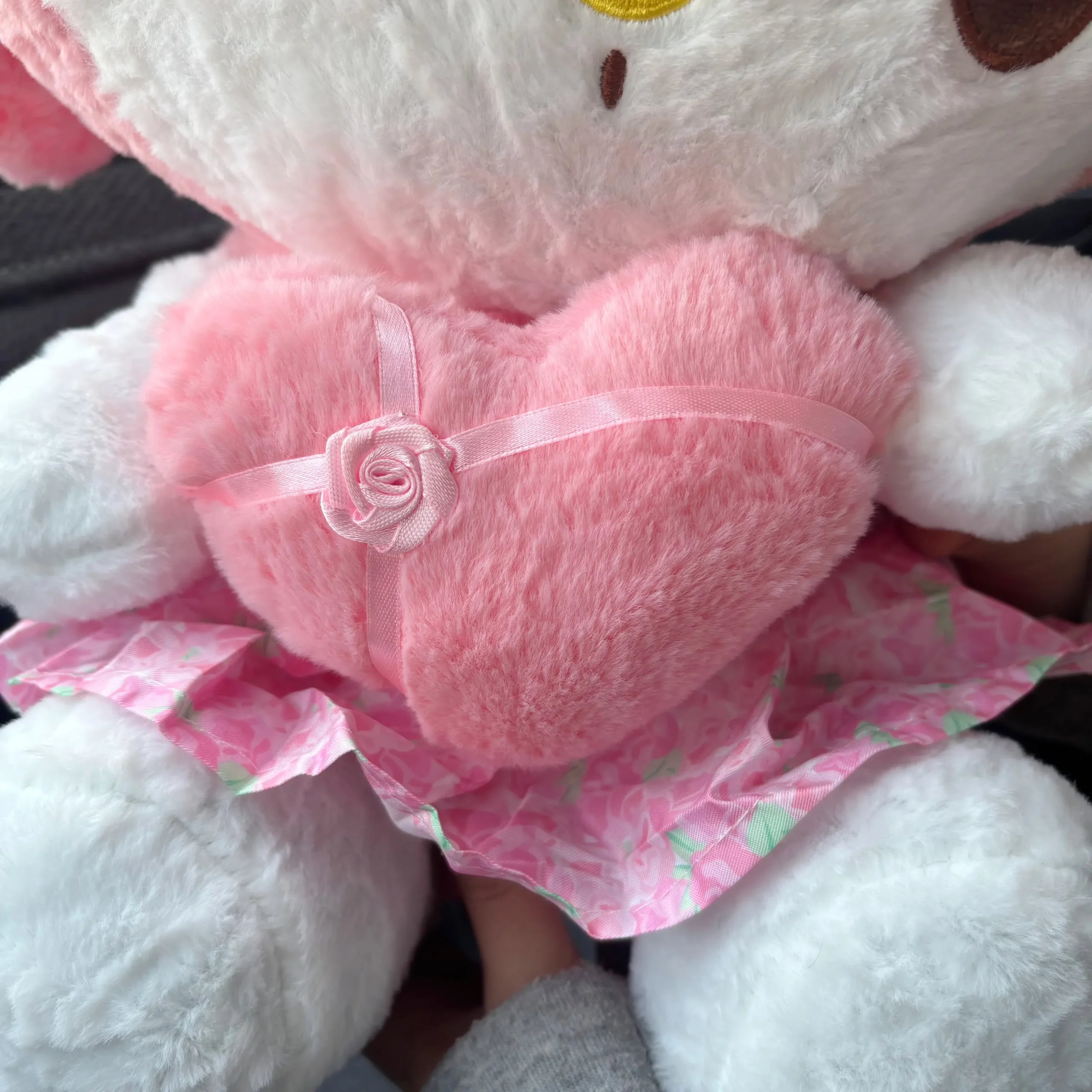 عروسک کرومی و ملودی قلب به دست