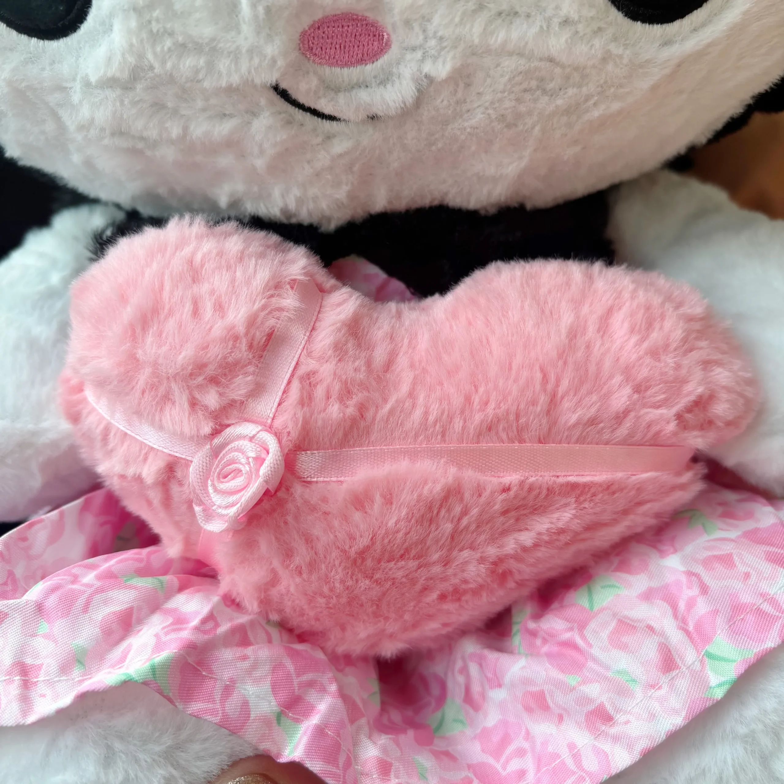 عروسک کرومی و ملودی قلب به دست