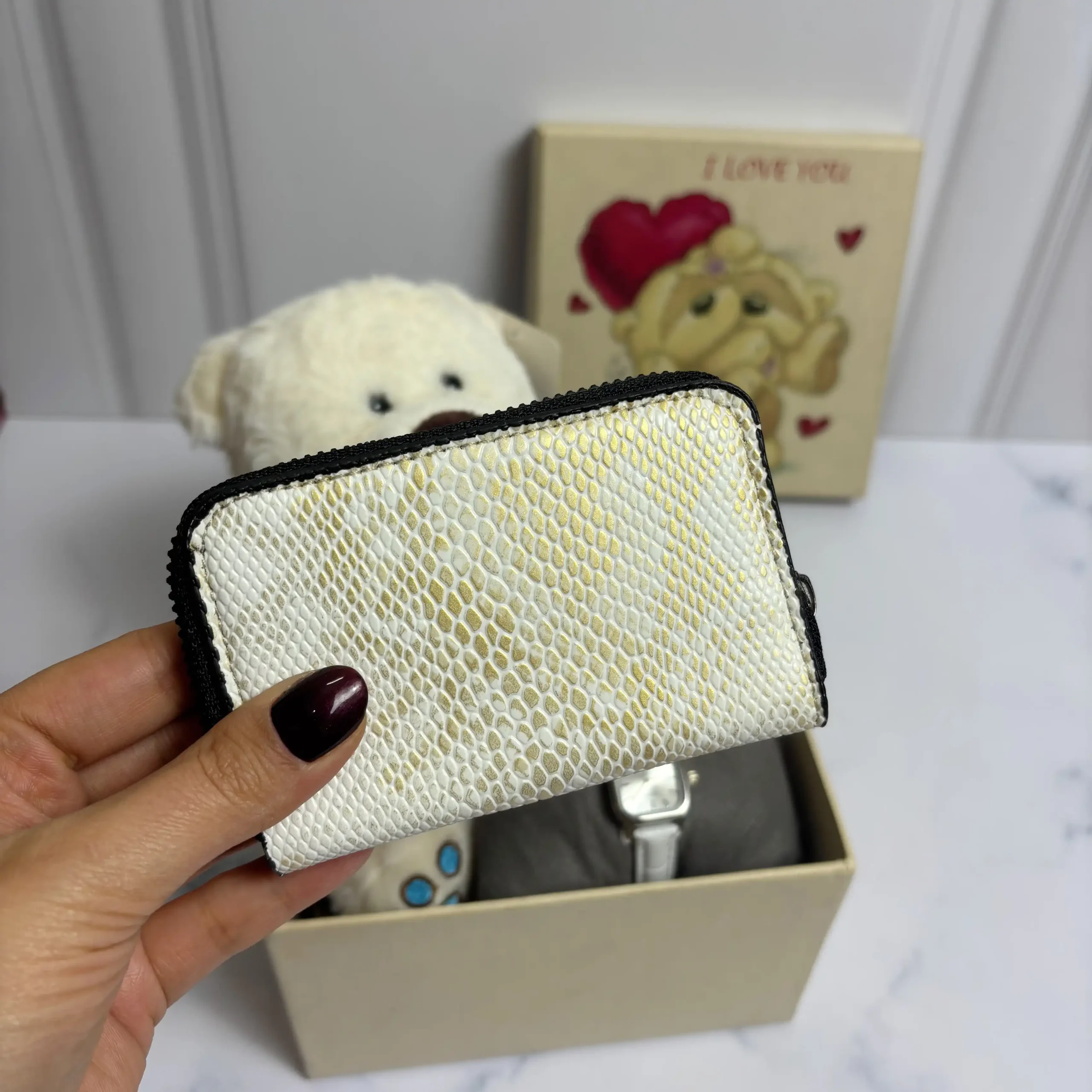 باکس هدیه دخترانه ولنتاین کد 2024