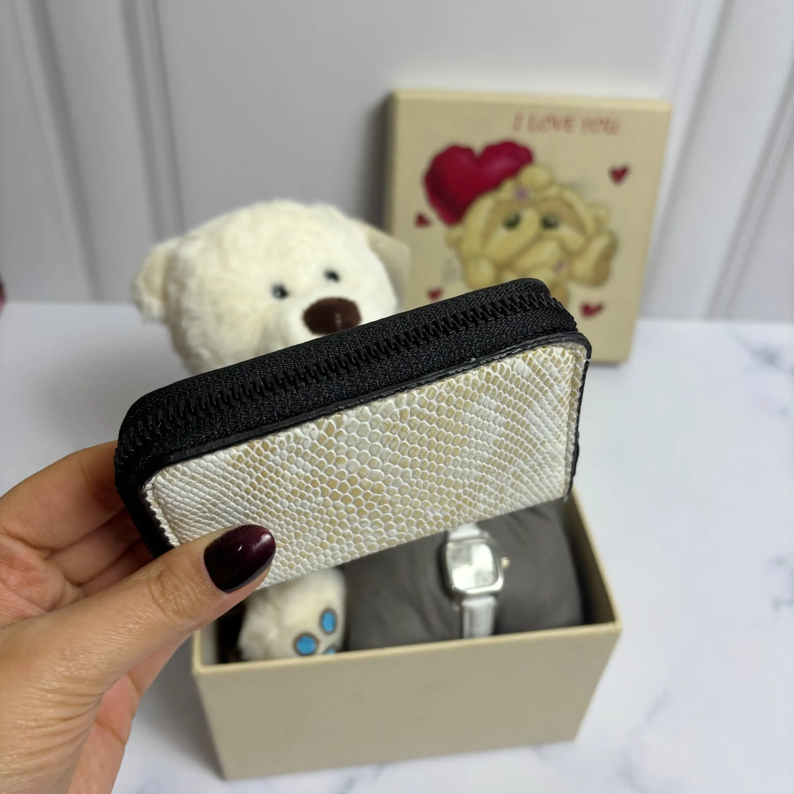 باکس هدیه دخترانه ولنتاین کد 2024