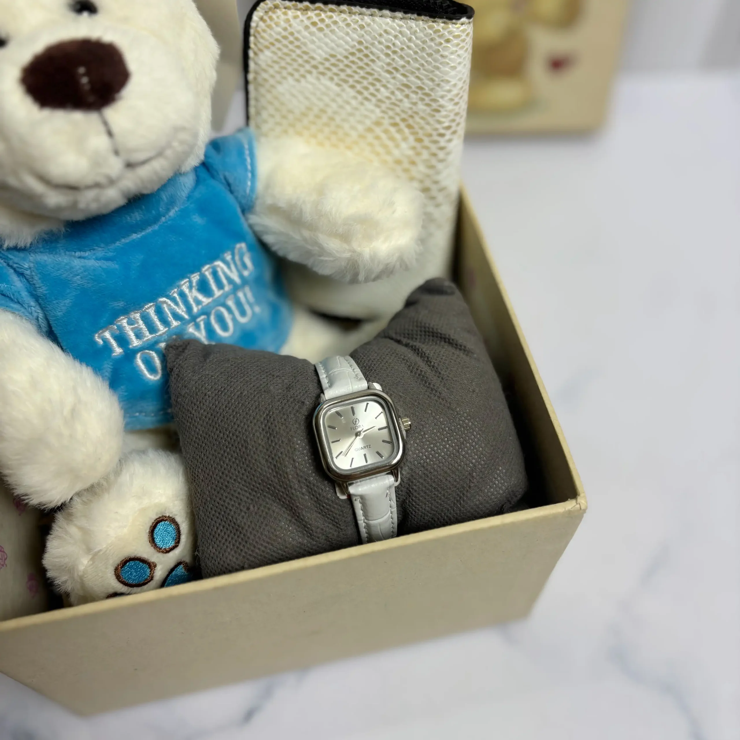 باکس هدیه دخترانه ولنتاین کد 2024